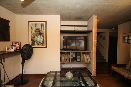 Casa à venda com 346m², 4 quartos e 3 vagasSala de TV