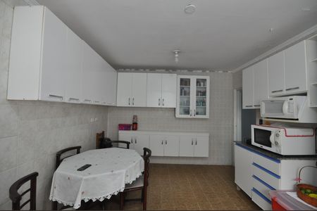 Casa para alugar com 120m², 2 quartos e 2 vagasCozinha