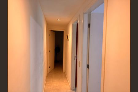 Apartamento à venda com 107m², 4 quartos e 2 vagas Apartamento à venda com 107m², 4 quartos e 2 vagasCorredor