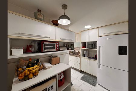 Apartamento à venda com 107m², 4 quartos e 2 vagas Apartamento à venda com 107m², 4 quartos e 2 vagasCozinha e Área de Serviço
