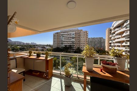 Apartamento à venda com 107m², 4 quartos e 2 vagas Apartamento à venda com 107m², 4 quartos e 2 vagasVaranda