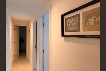 Apartamento à venda com 107m², 4 quartos e 2 vagas Apartamento à venda com 107m², 4 quartos e 2 vagasCorredor