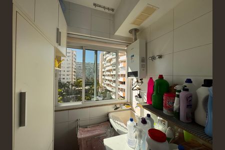 Apartamento à venda com 107m², 4 quartos e 2 vagas Apartamento à venda com 107m², 4 quartos e 2 vagasCozinha e Área de Serviço