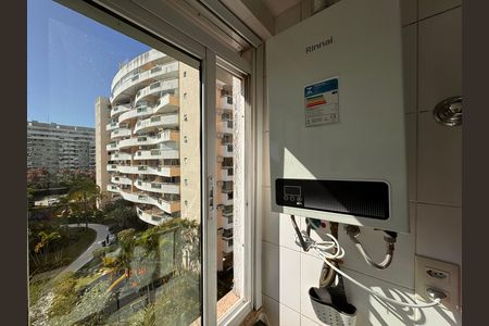 Apartamento à venda com 107m², 4 quartos e 2 vagas Apartamento à venda com 107m², 4 quartos e 2 vagasCozinha e Área de Serviço