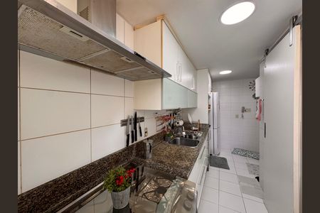 Apartamento à venda com 107m², 4 quartos e 2 vagas Apartamento à venda com 107m², 4 quartos e 2 vagasCozinha e Área de Serviço