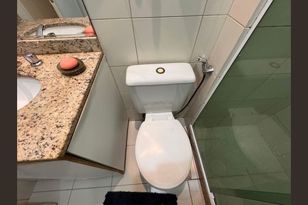 Apartamento à venda com 107m², 4 quartos e 2 vagas Apartamento à venda com 107m², 4 quartos e 2 vagasBanheiro da Suíte