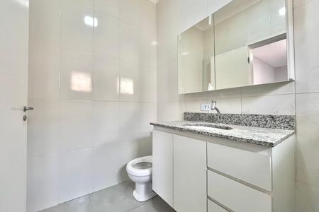 Casa para alugar com 90m², 2 quartos e 2 vagas Casa para alugar com 90m², 2 quartos e 2 vagasBanheiro da Suíte 1