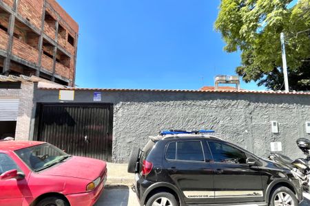 Casa para alugar com 90m², 2 quartos e 2 vagas Casa para alugar com 90m², 2 quartos e 2 vagasFachada