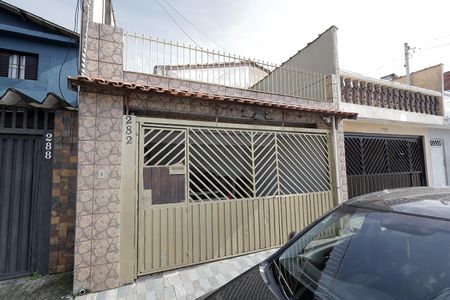 Casa à venda com 144m², 3 quartos e 2 vagas Casa à venda com 144m², 3 quartos e 2 vagasFachada