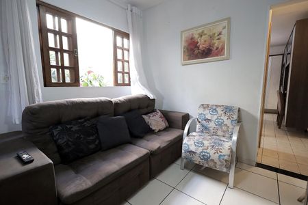 Casa à venda com 144m², 3 quartos e 2 vagas Casa à venda com 144m², 3 quartos e 2 vagasSala
