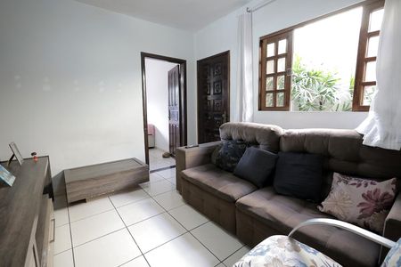 Casa à venda com 144m², 3 quartos e 2 vagas Casa à venda com 144m², 3 quartos e 2 vagasSala