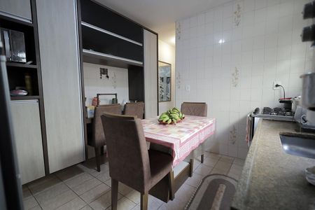 Casa à venda com 144m², 3 quartos e 2 vagas Casa à venda com 144m², 3 quartos e 2 vagasCozinha