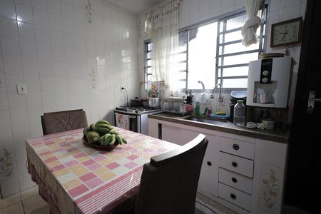 Casa à venda com 144m², 3 quartos e 2 vagas Casa à venda com 144m², 3 quartos e 2 vagasCozinha