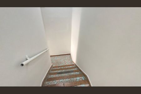 Casa para alugar com 65m², 1 quarto e sem vaga Casa para alugar com 65m², 1 quarto e sem vagaEscada