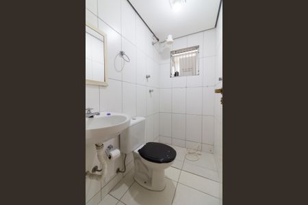 Banheiro de casa para alugar com 1 quarto, 50m² em Vila Polopoli, São Paulo