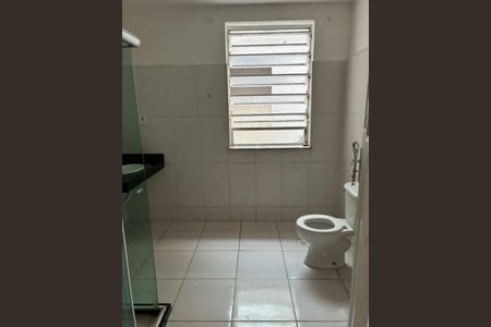 Banheiro de casa de condomínio para alugar com 3 quartos, 150m² em Centro, Nilópolis
