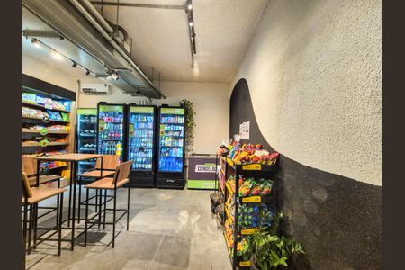 Mercado do Condomínio de apartamento para alugar com 1 quarto, 30m² em Santa Ifigênia, São Paulo