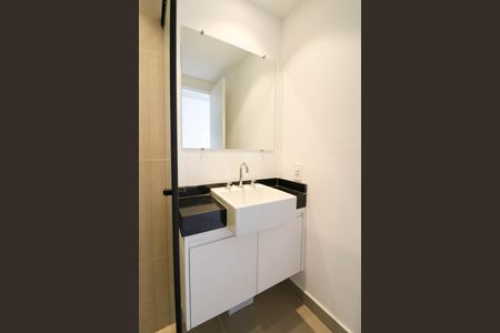Banheiro de kitnet/studio para alugar com 1 quarto, 17m² em Santo Amaro, São Paulo