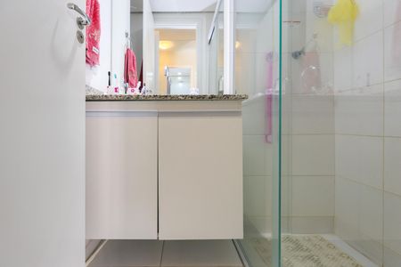 Apartamento à venda com 64m², 2 quartos e 1 vaga Apartamento à venda com 64m², 2 quartos e 1 vagaBanheiro da Suíte