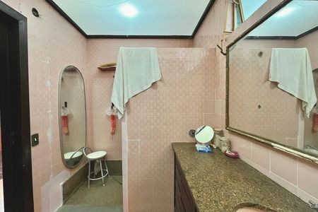 Apartamento à venda com 197m², 3 quartos e 1 vaga Apartamento à venda com 197m², 3 quartos e 1 vagaBanheiro da suíte