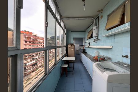 Apartamento à venda com 197m², 3 quartos e 1 vaga Apartamento à venda com 197m², 3 quartos e 1 vagaÁrea de Serviço