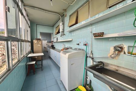 Apartamento à venda com 197m², 3 quartos e 1 vaga Apartamento à venda com 197m², 3 quartos e 1 vagaÁrea de Serviço