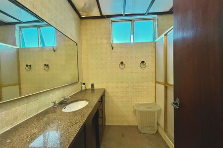 Apartamento à venda com 197m², 3 quartos e 1 vaga Apartamento à venda com 197m², 3 quartos e 1 vagaBanheiro social