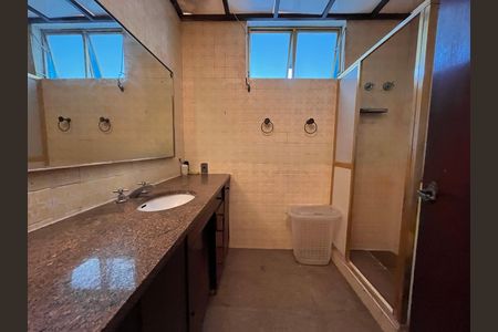 Apartamento à venda com 197m², 3 quartos e 1 vaga Apartamento à venda com 197m², 3 quartos e 1 vagaBanheiro social