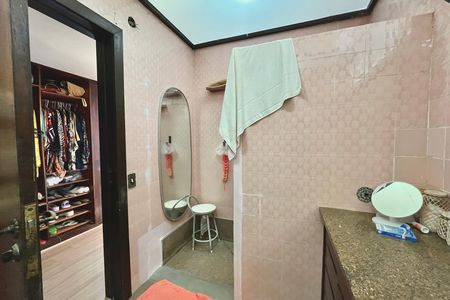 Apartamento à venda com 197m², 3 quartos e 1 vaga Apartamento à venda com 197m², 3 quartos e 1 vagaBanheiro da suíte
