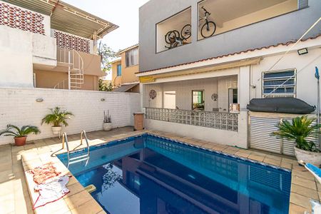 Casa à venda com 172m², 3 quartos e 1 vagaVaranda dos fundos