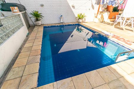 Casa à venda com 172m², 3 quartos e 1 vagaVaranda dos fundos - Piscina