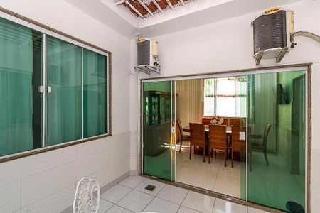 Casa à venda com 172m², 3 quartos e 1 vagaJardim de Inverno