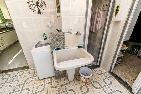 Casa à venda com 172m², 3 quartos e 1 vagaÁrea de Serviço