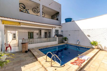 Casa à venda com 172m², 3 quartos e 1 vagaVaranda dos fundos