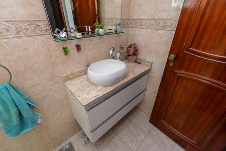 Casa à venda com 172m², 3 quartos e 1 vagaBanheiro