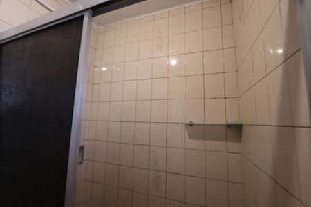 Banheiro de casa para alugar com 2 quartos, 99m² em Jardim Colorado, São Paulo