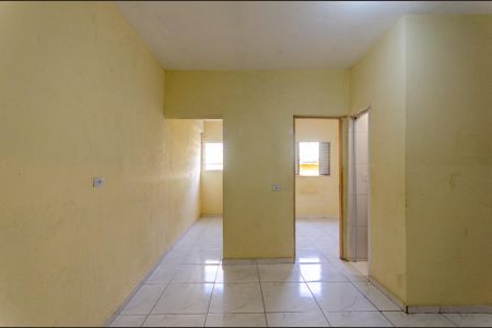 Corredor de casa para alugar com 2 quartos, 45m² em Vila Jaraguá, São Paulo