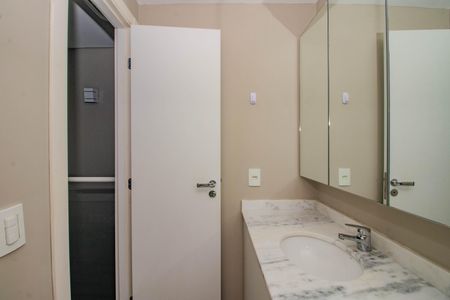 Banheiro da Suíte de apartamento para alugar com 1 quarto, 57m² em Partenon, Porto Alegre