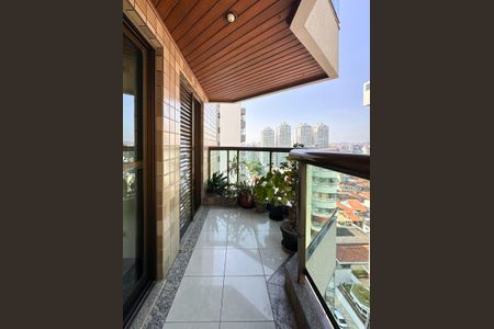 Apartamento para alugar com 140m², 3 quartos e 4 vagasSacada dos Quartos 1 e 2