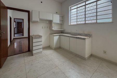 Casa à venda com 230m², 4 quartos e 4 vagas