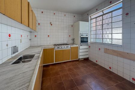 Casa à venda com 230m², 4 quartos e 4 vagas