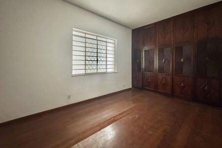 Casa à venda com 4 quartos, 230m² em Anchieta, Belo Horizonte