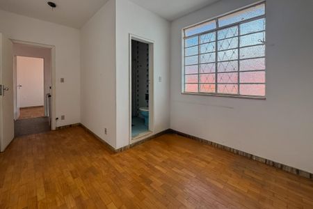 Casa à venda com 230m², 4 quartos e 4 vagas