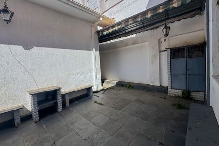 Casa à venda com 230m², 4 quartos e 4 vagas