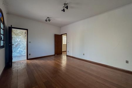 Casa à venda com 4 quartos, 230m² em Anchieta, Belo Horizonte