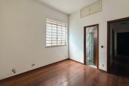 Casa à venda com 4 quartos, 230m² em Anchieta, Belo Horizonte
