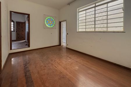 Casa à venda com 230m², 4 quartos e 4 vagas