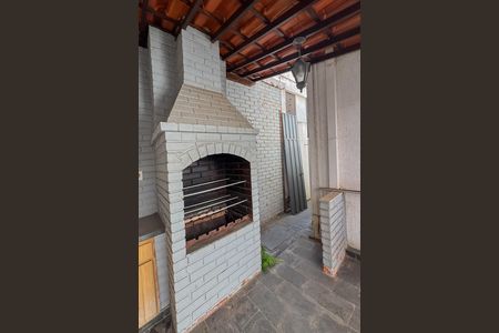 Casa à venda com 230m², 4 quartos e 4 vagas