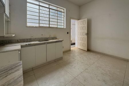 Casa à venda com 230m², 4 quartos e 4 vagas