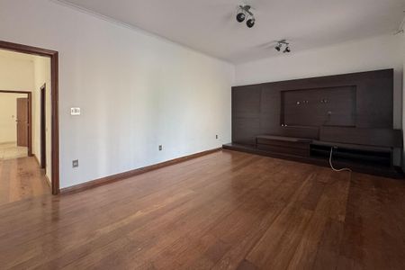 Casa à venda com 230m², 4 quartos e 4 vagas